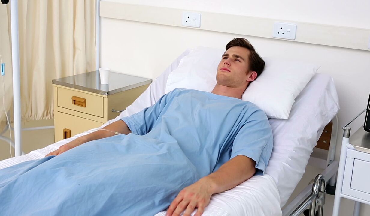 Μετά τη χειρουργική επέμβαση μεγέθυνσης πέους, ένας άνδρας πρέπει να παραμείνει στο κρεβάτι